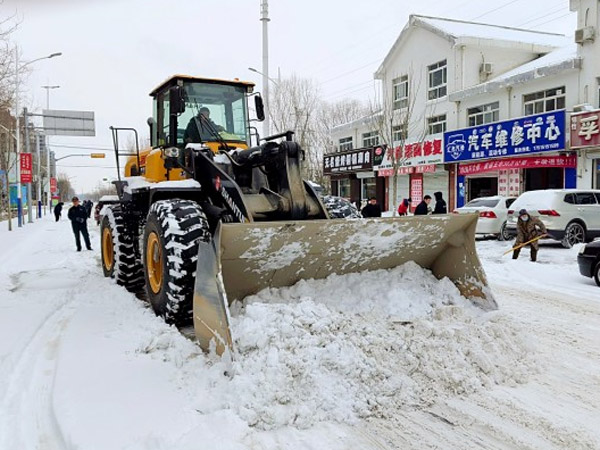 除雪保畅，问鼎国际PG官方网站铁肩道义勇担重任！